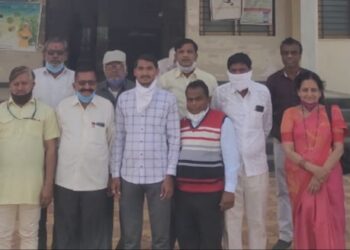 पत्रकाराला मारहाण केल्याचा निषेध करीत राष्ट्रीय विश्‍वगामी पत्रकार संघामार्फत तहसीलदार यांना निवेदन सादर