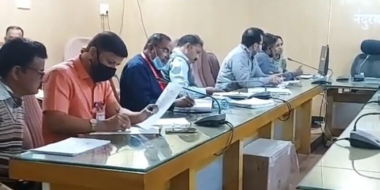 दलीतवस्ती सुधार योजनेंतर्गत नंदुरबार व शहादा तालुक्यातील काही गावांमध्ये नियम डावलून निधी वाटप : जि. प.सर्वसाधारण सभेत जि.प.सदस्यांचा आरोप