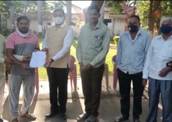 रांझणी-रोझवा ते चिनोदा शेतशिवार रस्ता व्हावा मागणी, शेतकऱ्यांचे आमदारांना निवेदन दिले