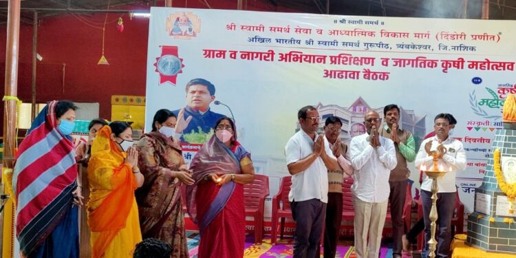 नंदुरबार येथे श्री स्वामी समर्थ केन्द्रातर्फे प्रत्यक्ष बांधावर सेंद्रीय शेती प्रशिक्षण कार्यशाळा