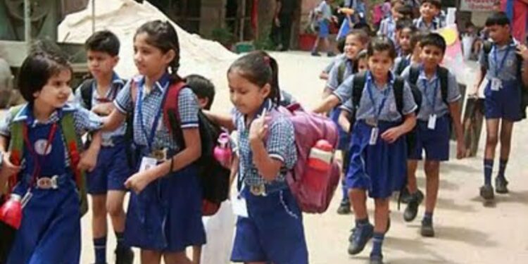 प्रहार शिक्षक संघटनेच्या पाठपुराव्याला यश आजपासून शाळा १ ली ते ४थी वर्ग सुरू