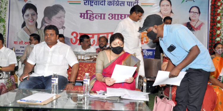 जिल्ह्यातील मानवतस्करी रोखण्याकरीता उपाययोजना करा, नगरपरिषद कर्मचारी संघटनेचे महिला आयोग प्रदेशाध्यक्षांना निवेदन