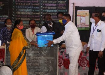 म्हसावदअनकवाडे येथील मुख्याध्यापिका कलावती पाडवी यांचा सेवानिवृत्ती निमित्त सत्कार