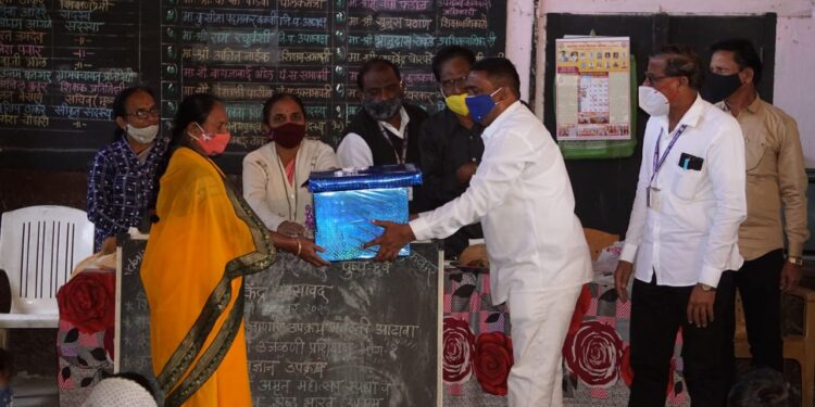 म्हसावदअनकवाडे येथील मुख्याध्यापिका कलावती पाडवी यांचा सेवानिवृत्ती निमित्त सत्कार