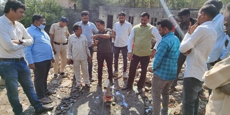 आमदार राजेश पाडवी उनपदेव येथे पाहणी करीत जाणून घेतल्या समस्या