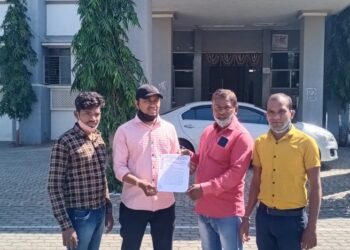 तळोदा प्रकल्प कार्यालयातील कर्मचाऱ्याला पुन्हा कामावर घ्यावे, खोटा गुन्हा मागे घेण्यात यावा :  एकलव्य आदिवासी युवा संघटनेची मागणी