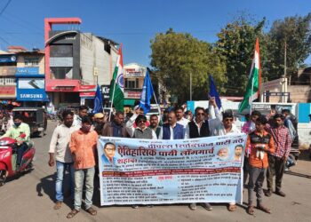 शहादा येथे पीपल्स रिपब्लिकन पार्टीतर्फे विविध मागण्यांसाठी शहादा ते नंदुरबार जिल्हाधिकारी कार्यालयावर पायी लाँग मोर्चा