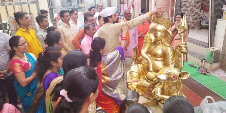 काका गणपती मंडळातर्फे पंचधातु निर्मित मूर्तीची चलप्रतिष्ठापना