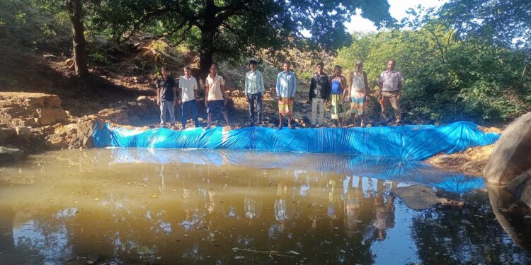 जुनवणी गावातील शेतकऱ्यांनी साकारला बहुउपयोगी वनराई बंधारा