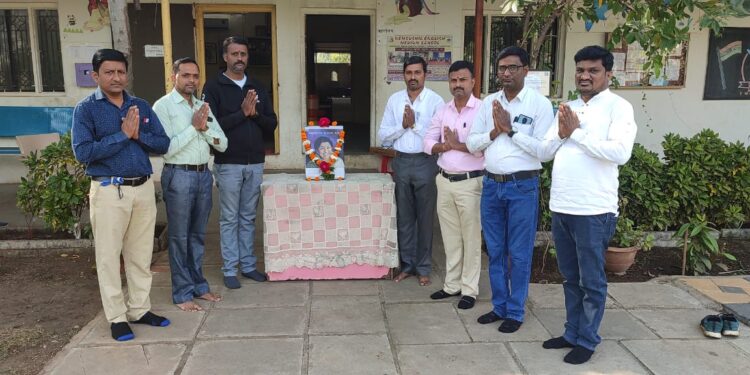 नेमसुशिल विद्यामंदिरातर्फे गानसम्राज्ञी लतादिदींना अभिवादन