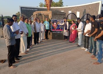 प्रधामनंत्री आत्मनिर्भर भारत अभियान संघटन व भाजपातर्फे स्व.लतादिदी यांना भावपुर्ण श्रध्दांजली