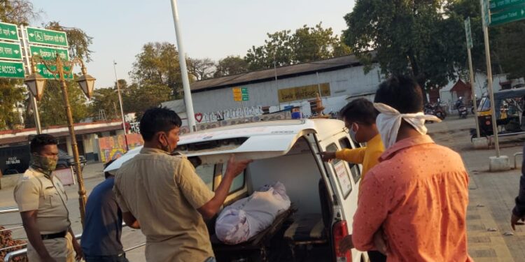 नंदूरबार येथे रेल्वे रूळ ओलांडतांना युवकाचा मृत्यू