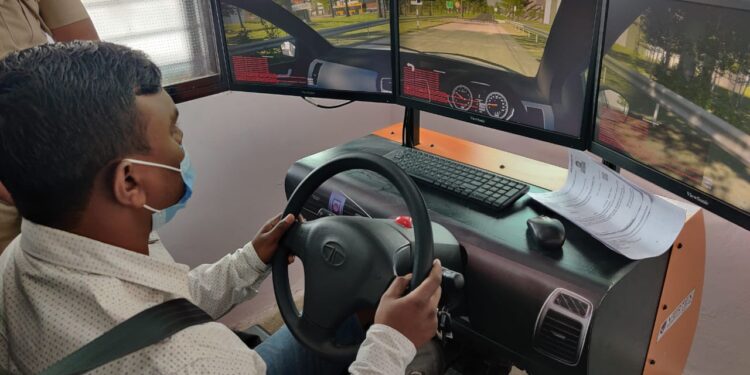 उप प्रादेशिक परिवहन कार्यालयात सिम्युलेटर मशीन कार्यान्वीत,अनुत्तीर्ण अर्जदारांना प्रशिक्षण देण्यासाठी होतोय मशीनचा वापर