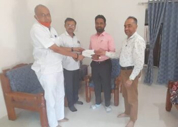 आदिवासी जिल्ह्यातील माध्यमिक व उच्च माध्यमिक शाळेतील शिक्षक व शिक्षकेतर कर्मचाऱ्यांना एकस्तर वेतनश्रेणी पूर्ववत सुरू करावी