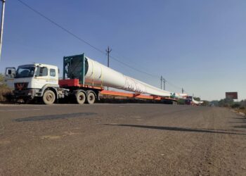 नंदुरबार येथील उपप्रादेशिक परिवहन कार्यालयातर्फे सुझलॉनच्या ब्लेडची वाहतूक करणारे सहा वाहने पकडली