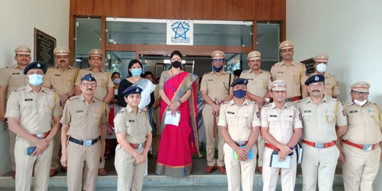 राज्य महिला आयोगाच्या अध्यक्षांनी महिलांविषयीच्या कामकाजाबद्दल नंदूरबार पोलीस दलाचे केले कौतुक
