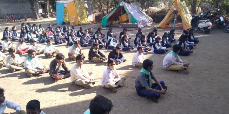 फेस येथील श्रीकृष्ण माध्यमिक विद्यालयात दोन दिवसीय स्काऊट-गाईड शिबीर उत्साहात