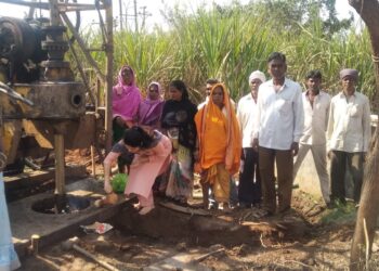 तलावडी येथे हातपंपाचे जि.प. अध्यक्षा ॲड.सीमा वळवी यांच्या हस्ते भूमिपूजन