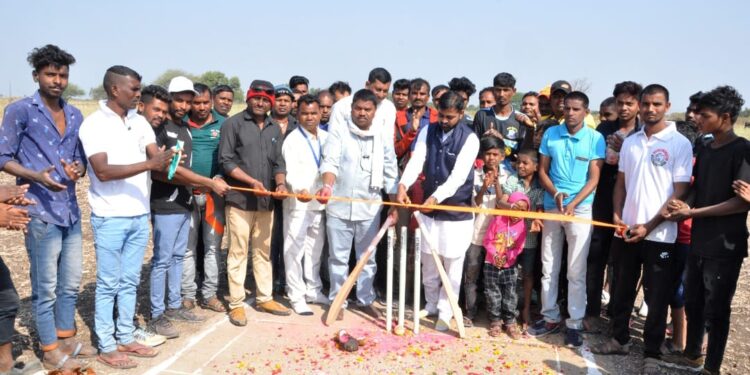 भिल्लीस्थान लायन सेना व भारतीय किसान सेनेतर्फे ग्रामीण क्रिकेट स्पर्धेचे आयोजन