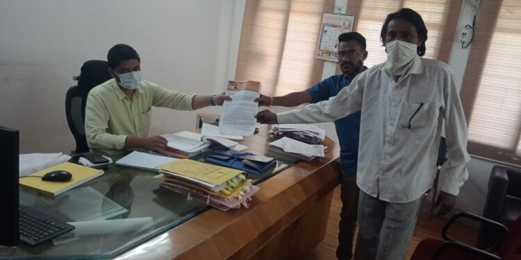 अल्पसंख्याकसाठी विविध योजनांची  अंमलबजावणी करून समिति गठित करा; शिवसेना अल्पसंख्याक विभागाचे जिल्हाधिकारी यांना निवेदन