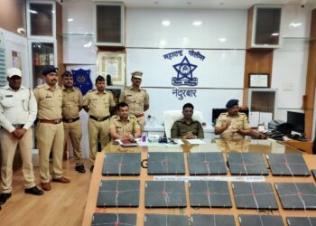 विद्यार्थ्यांनीच केली शाळेत चोरी : पानबारा आश्रमशाळेतील लॅपटॉप चोरीचा गुन्हा अवघ्या ४८ तासात उघड, विसरवाडी पोलीसांनी २२ लॅपटॉप हस्तगत करीत एकासह ५ विधीसंघर्ष बालकांना घेतले ताब्यात