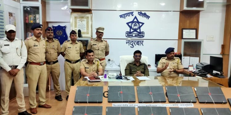 विद्यार्थ्यांनीच केली शाळेत चोरी : पानबारा आश्रमशाळेतील लॅपटॉप चोरीचा गुन्हा अवघ्या ४८ तासात उघड, विसरवाडी पोलीसांनी २२ लॅपटॉप हस्तगत करीत एकासह ५ विधीसंघर्ष बालकांना घेतले ताब्यात