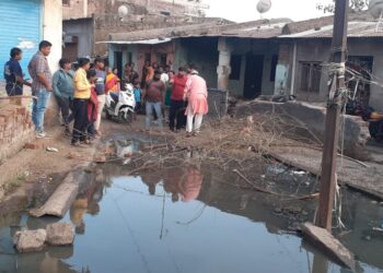 अक्कलकुवा शहरात घाणीचे साम्राज्य, संसर्गजन्य रोगांची नागरिकांमध्ये भीती साफसफाई करण्याची मागणी : ॲड.रुपसिंग वसावे