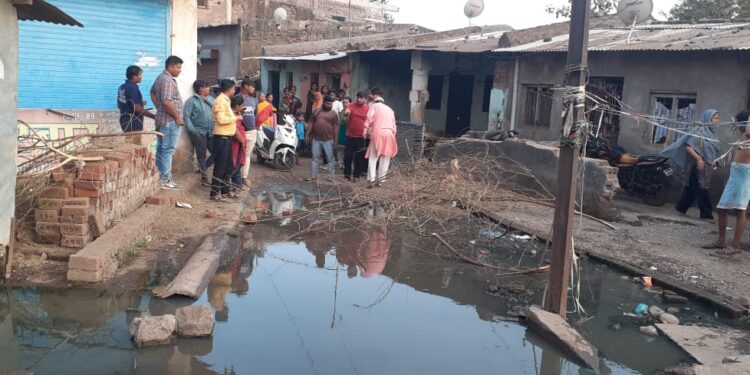 अक्कलकुवा शहरात घाणीचे साम्राज्य, संसर्गजन्य रोगांची नागरिकांमध्ये भीती साफसफाई करण्याची मागणी : ॲड.रुपसिंग वसावे