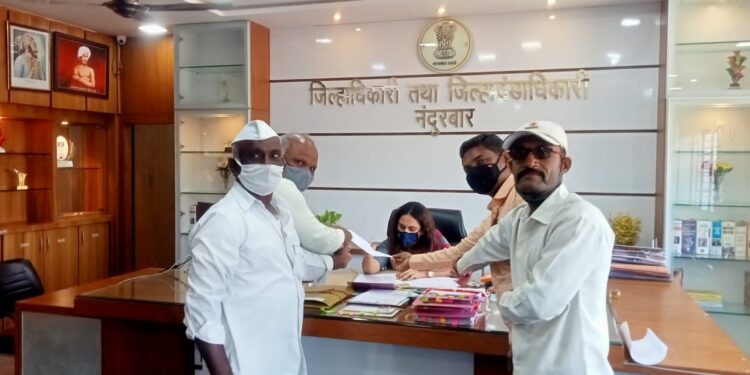 पिक विमा रक्कम त्वरित मिळावी,भालेर परिसरातील शेतकर्‍यांचे जिल्हाधिकार्‍यांना निवेदन