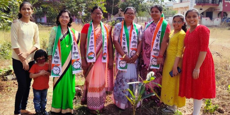 नंदूरबार शहर राष्ट्रवादी महिला आघाडीतर्फे वृक्षारोपण