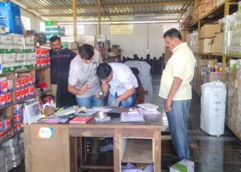 शहादा शहरात चोरट्यांनी दोन दुकानांवर चोरट्यांचा डल्ला, ६० हजार लंपास