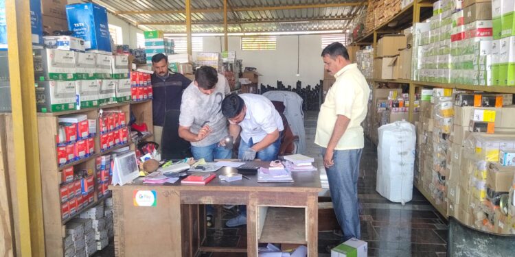 शहादा शहरात चोरट्यांनी दोन दुकानांवर चोरट्यांचा डल्ला, ६० हजार लंपास