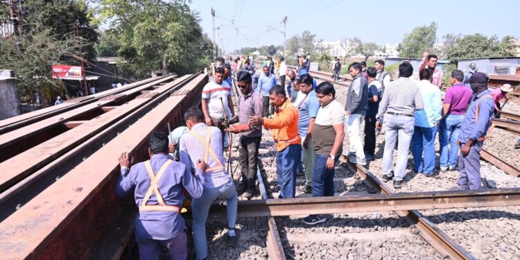 नंदुरबार शहरातील नळवा रस्त्यावरील रेल्वेपुलाखालील वाहतूक १७ ते १९ फेब्रुवारी पर्यंत बंंद : जिल्हाधिकारी मनिषा खत्री