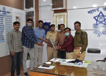 सावधान : ते चोरी करून राहत होते शहराबाहेर, बँकेतुन पैसे काढणाऱ्यांवर पाळत ठेवून 1 लाख रुपये चोरी करणारे स्थानिक गुन्हे शाखेच्या ताब्यात, एक लाख रुपयांचा मुद्देमाल हस्तगत