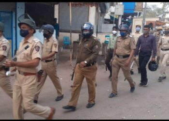 म्हसावद येथे शिवजयंतीच्या पाश्चभुमीवर पोलीसांनी केले पथसंचलन