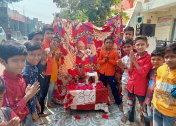 मातोश्री कॉलनीत चिमुकल्यांनी साजरी केली शिवजयंती