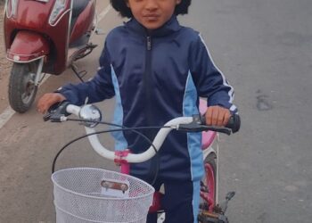 शिवराय रन मॅरेथाॅन स्पर्धेत पहीलीच्या विद्यार्थीनीने सायकलीवर पार केली पाच किमी अंतर