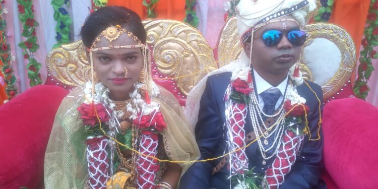 डोळस तरुणीचा अंध युवकाशी विवाह म्हणाली “माझ्या डोळ्यांनी मी त्यांना जग दाखवेन”