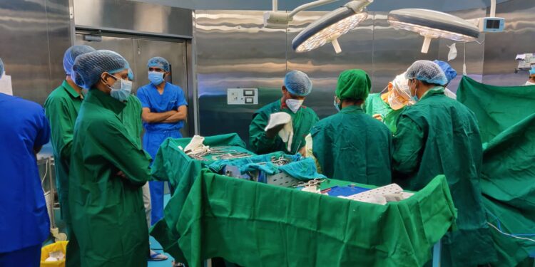 असेही दातृत्व : नंदूरबार येथील लायन्स क्लब व स्पाईन फाउंडेशनने नऊ रुग्णांच्या ४० लाखांच्या शस्त्रक्रिया केल्या मोफत