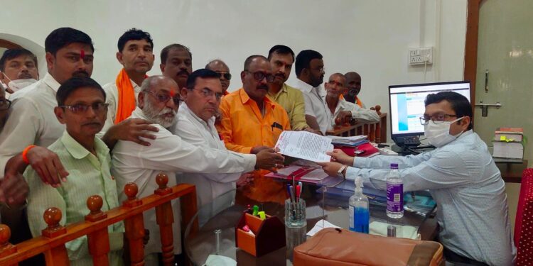 महापुरुषांच्या जयंती व पुण्यतिथी साजरी न करणार्या शैक्षणिक संस्थांवर कारवाईची शिवसेनेची मागणी