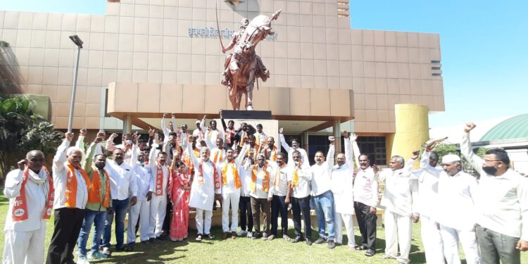 नंदुरबार तालुक्यातील शेकडो कार्यकर्ते शिवसेनेत दाखल; आजी-माजी पदाधिकाऱ्यांच्या समावेश