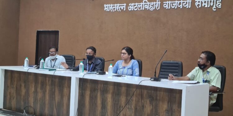 नंदूरबार पालिकेची यंदा फक्त 15 टक्के वसुली, शहरातील सर्वात मोठे थकबाकीदार 50 खातेदारांदारांची मालमत्ता होणार जप्त, सहाय्यक जिल्हाधिकारी मीनल करनवाल यांनी घेतला आढावा