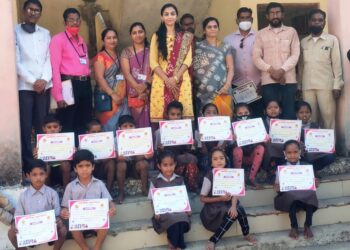 बोराळे येथे अवंतीका फाऊंडेशन शहादातर्फे  वत्कृत्व व निबंध स्पर्धेच्या विजेत्या विद्यार्थ्यांचा गुणगौरव