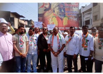 तळोदा येथे नवाब मलिक यांच्या अटकेच्या निषेधार्थ राष्ट्रवादी व काँग्रेसतर्फे धरणे आंदोलन