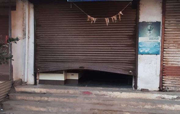 म्हसावद येथे एकाच रात्री सहा दुकाने फोडली, पोलीसांच्या कार्यक्षमतेवर प्रश्नचिन्ह