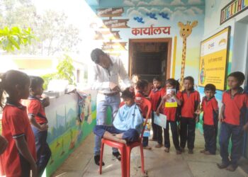 बोरवण शाळेचे आदर्श शिक्षक दिलीप गावित यांचा अनोखा उपक्रम