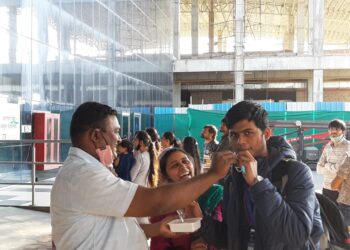 अखेर युक्रेनहून कशिश शहा नवापूर येथे सुखरूप पोहचला,परीवार झाला भावुक