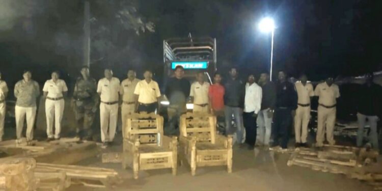 नवापूर तालुक्यात वनविभागाच्या कार्यवाहीत 90 हजाराचे सागाचे लाकूड जप्त