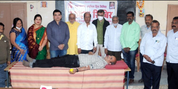 नंदुरबार एज्युकेशन सोसायटीचा ८१ वा वर्धापन दिनी घेण्यात आले रक्तदान शिबिर