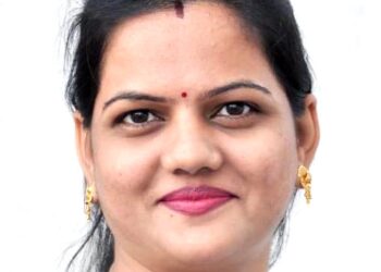 वर्षा पाटील गणित विषयात सेट परीक्षा उत्तीर्ण